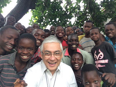 La estrella misionera: el paso por África del P. Claudio Jeria